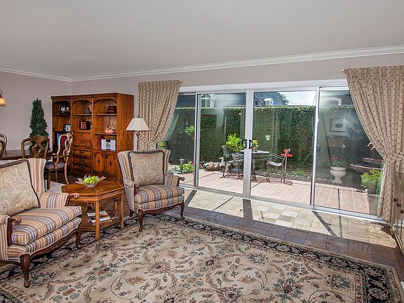 4th image of 625 S Orange Grove Blvd APT 2