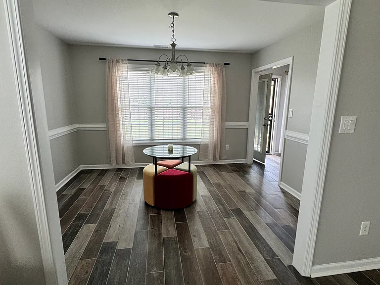207 Bennington Dr — Photo 22