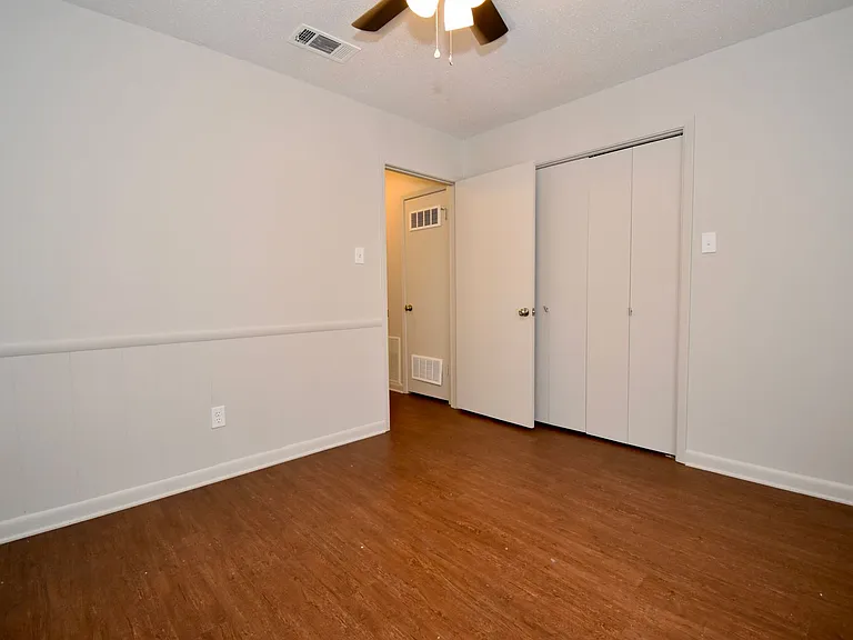 622 Center St — Photo 12