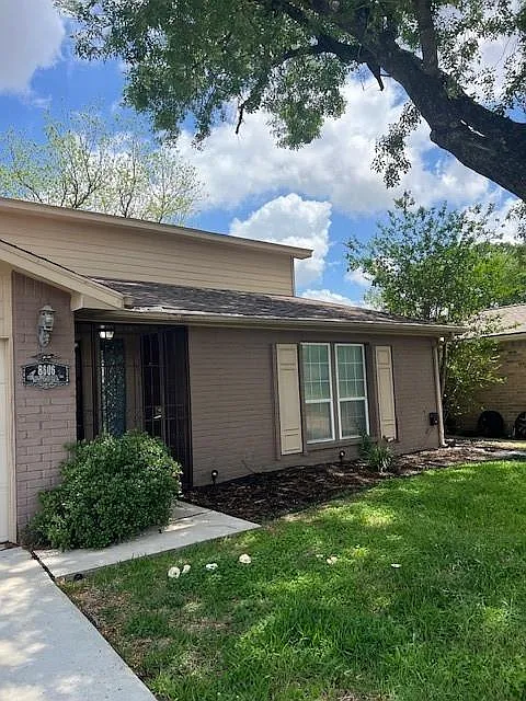 Building Photo - 8606 Carriage Creek Dr