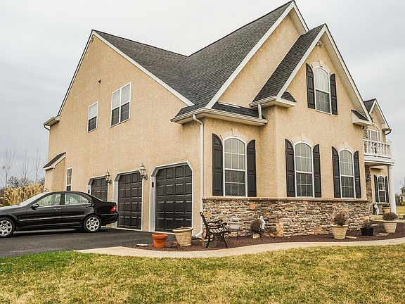 2nd image of 109 Clover Ln