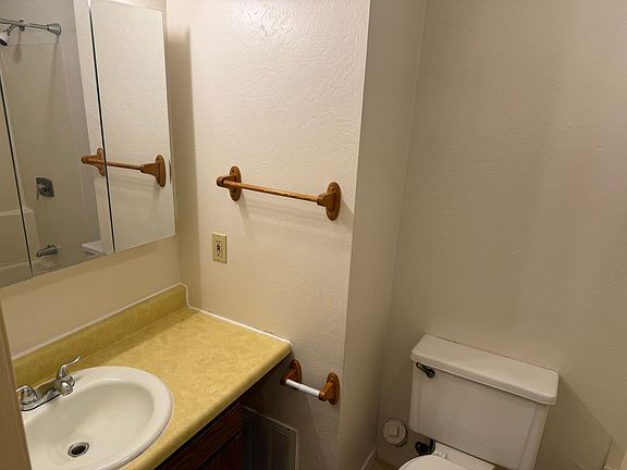 3rd image of 507 E Main St APT 8