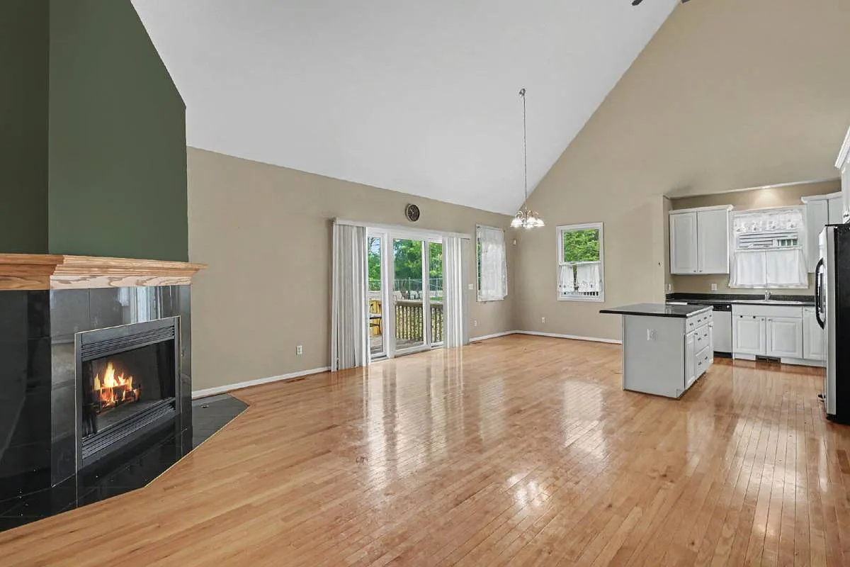2685 Diane Marie Court in Waterford, MI 48329 — Photo 3