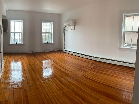 2nd image of 555 Bloomfield Ave