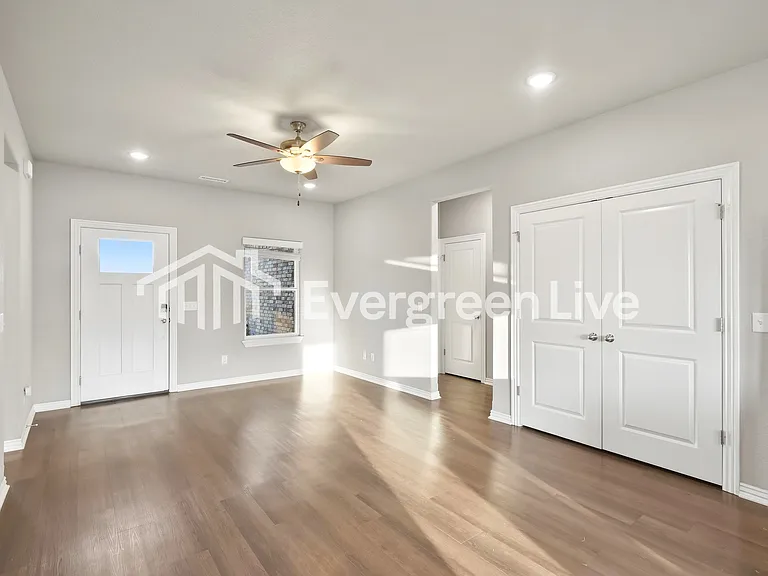1221 Denver Dr — Photo 4