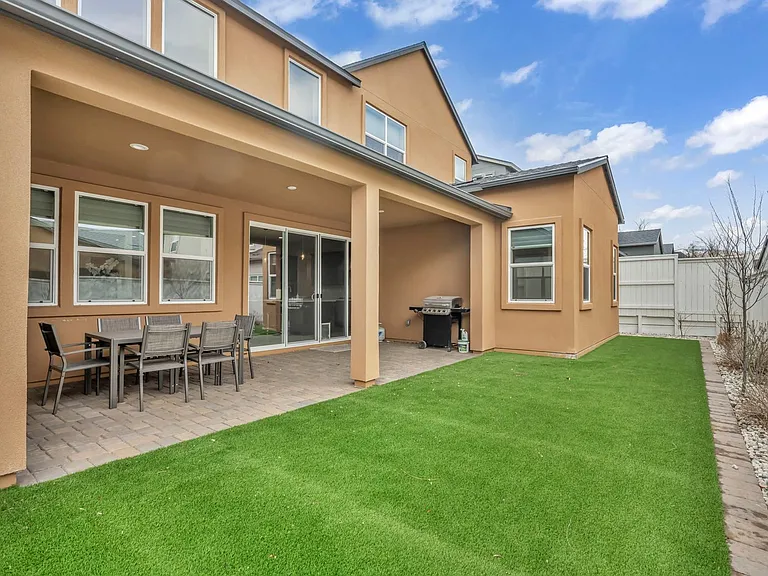 619 Camargue Trl — Photo 51