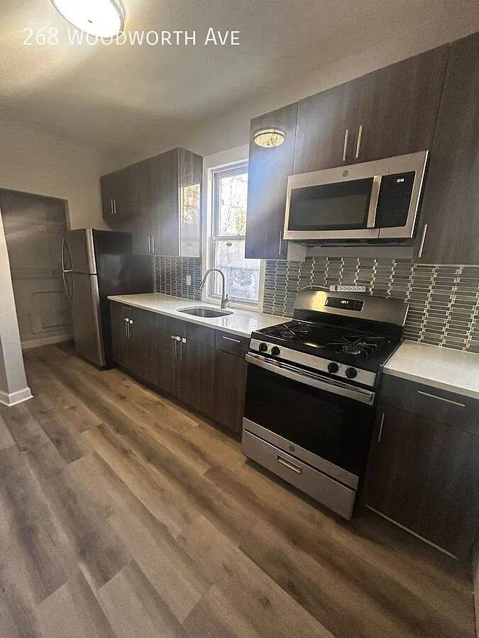 3 bed, $3,000 — Photo 4