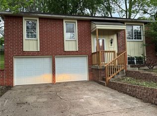 809 NW Kings Ct, Blue Springs, MO 64015