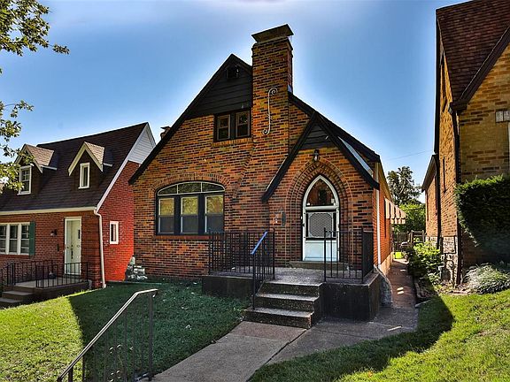 4th image of 4042 Parker Ave