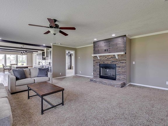 4th image of 104 Wham Dr