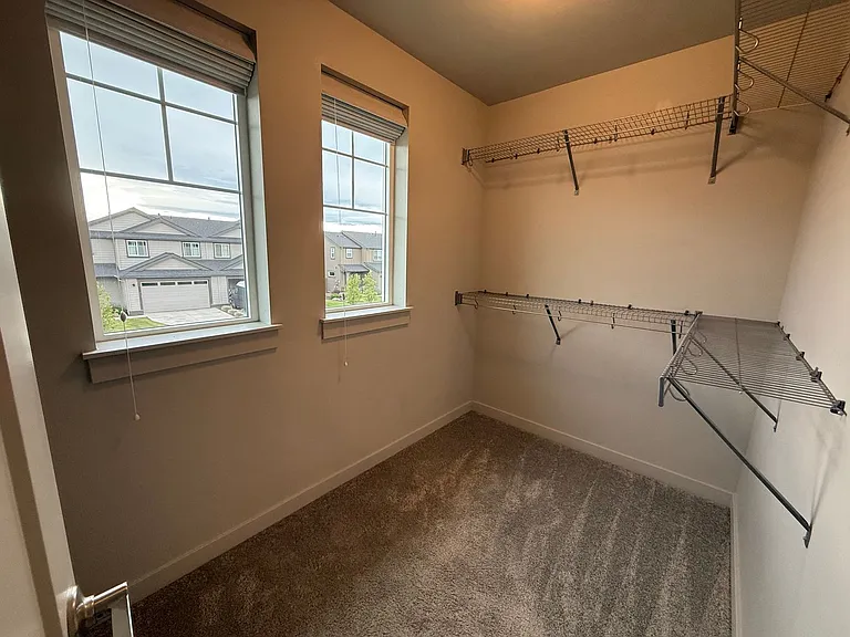 2366 NE Victor Pl — Photo 15