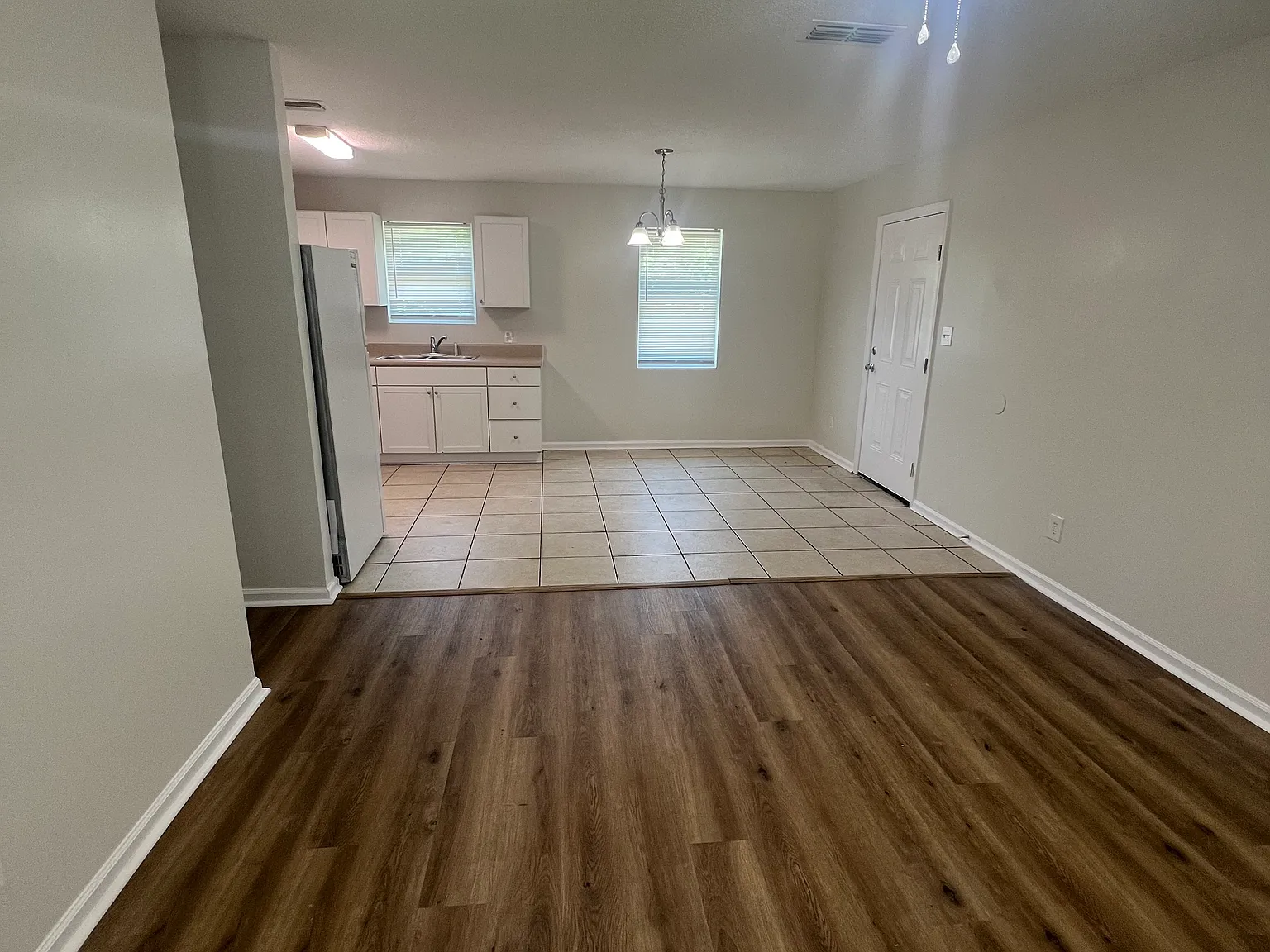 3 bed, 912 sqft, $1,295 — Photo 4