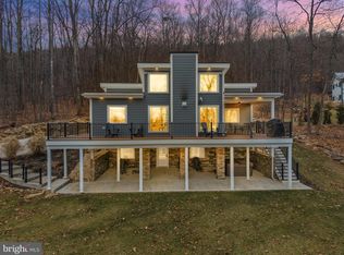13549 Hanging Rock Ln, Lovettsville, VA