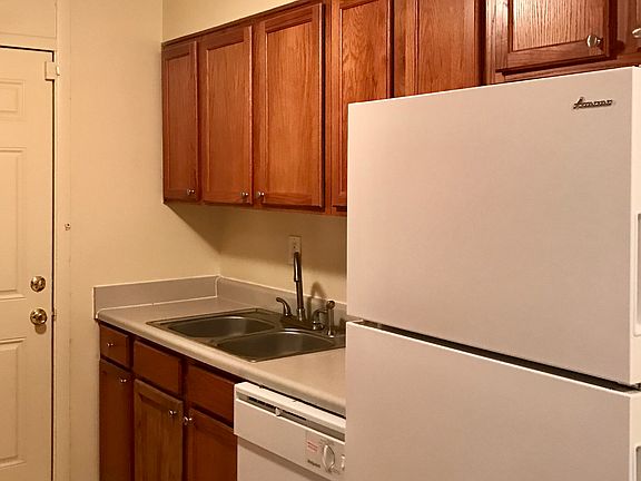4th image of 487 N Highland St APT 3