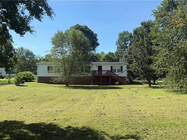 1713 Market Dr, Sophia, NC 27350
