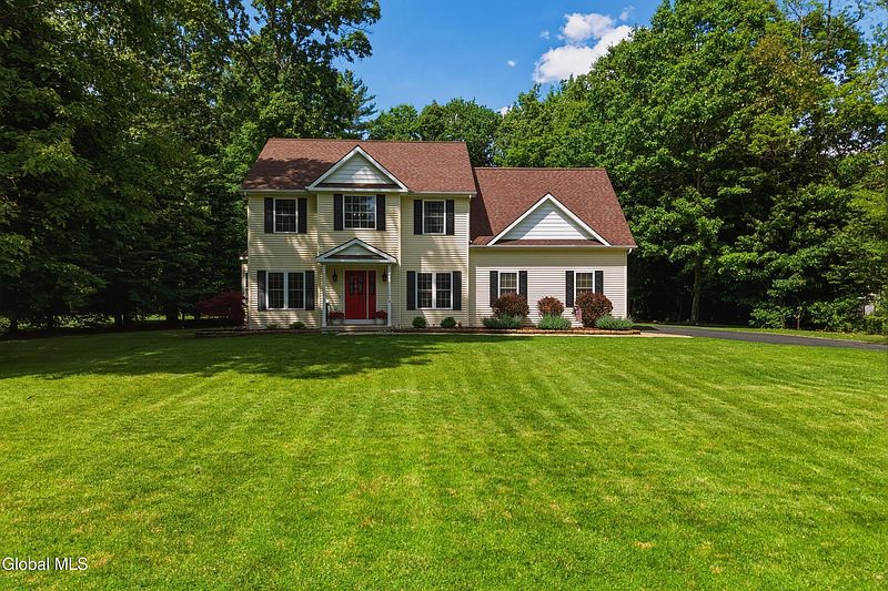 2nd image of 11 Oakwood Court