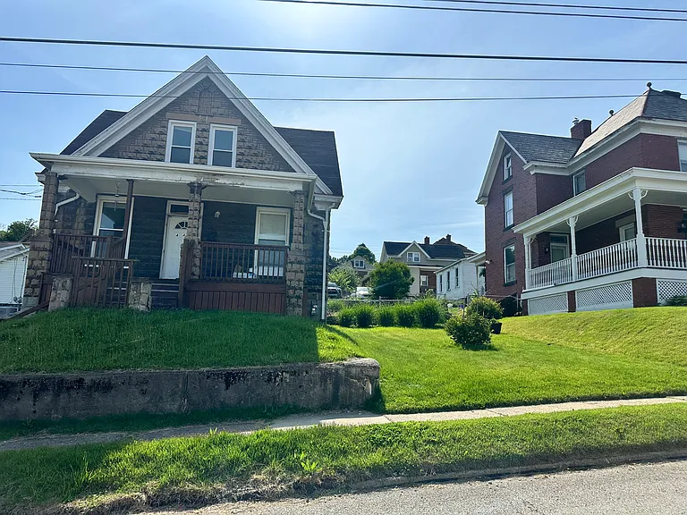 440 Center Ave — Photo 2