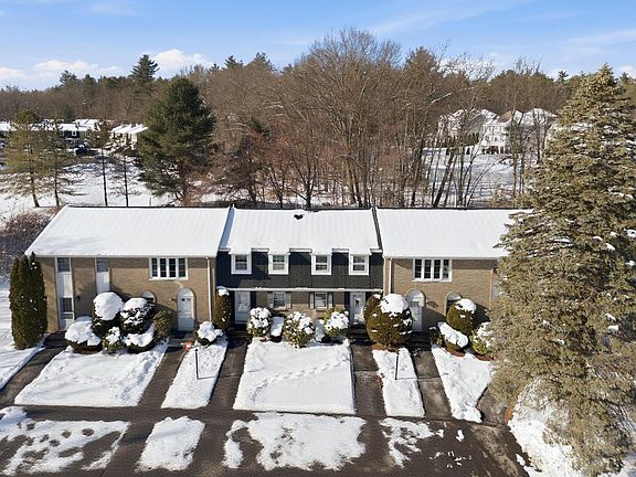 3rd image of 15 Fieldstone Drive