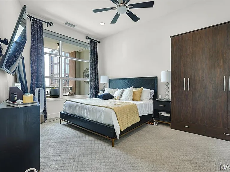 8025 Maryland Ave #2H — Photo 10