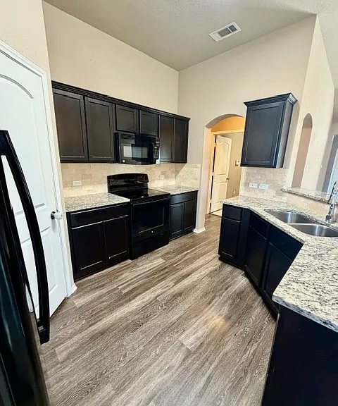 10316 Walley Way — Photo 4