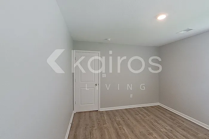 1139 Freedom Pkwy — Photo 13