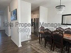 5 bed, 3.0 bath, 2454 sqft, $2,395 — Photo 4