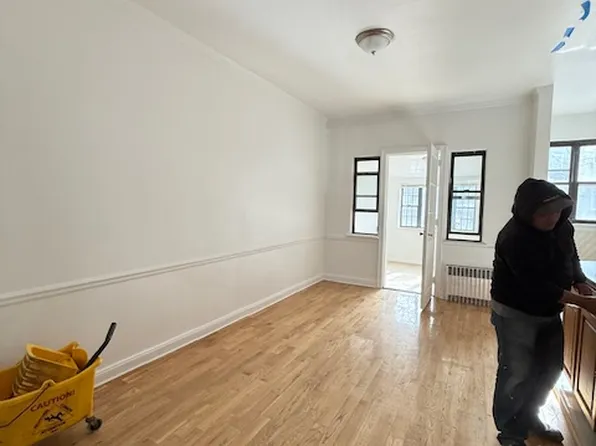 144-30 Jewel Avenue image 3 of 9