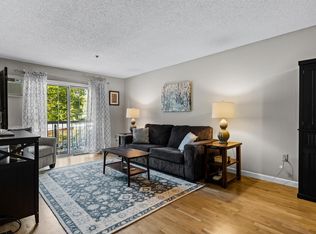 490 River Road #13, Manchester, NH 03104