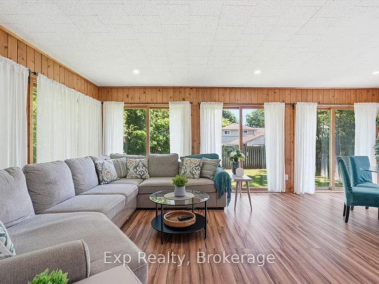 48 Melrose Cres — Photo 8