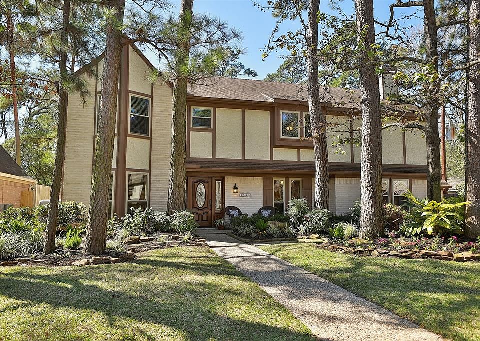 CHARMING 4 BEDROOM IN A WELL-DESIRED CUL DE SAC IN CHAMPION FOREST