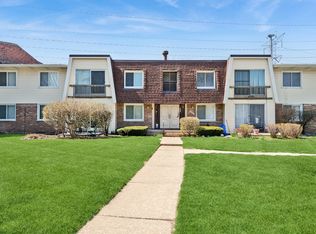 6818 Roberts Dr APT 6, Woodridge, IL
