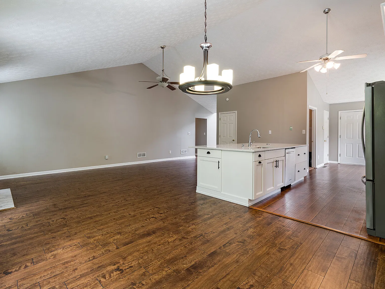 7 bed, 3212 sqft, $4,400 — Photo 4