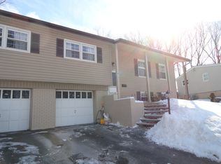 28 Bodnarik Rd, Edison, NJ 08837