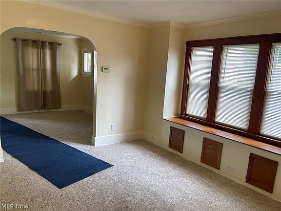 3rd image of 628 Garry Rd