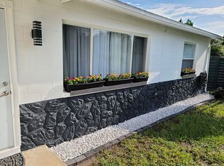 8199 82nd St, Seminole, FL 33777