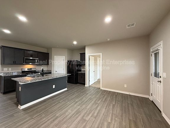 3rd image of 4301 Montage Blvd