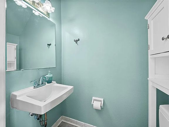 4th image of 635 Robinwood Dr #A