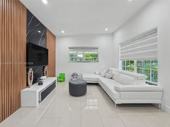 960 NE 146th St, North Miami, FL 33161