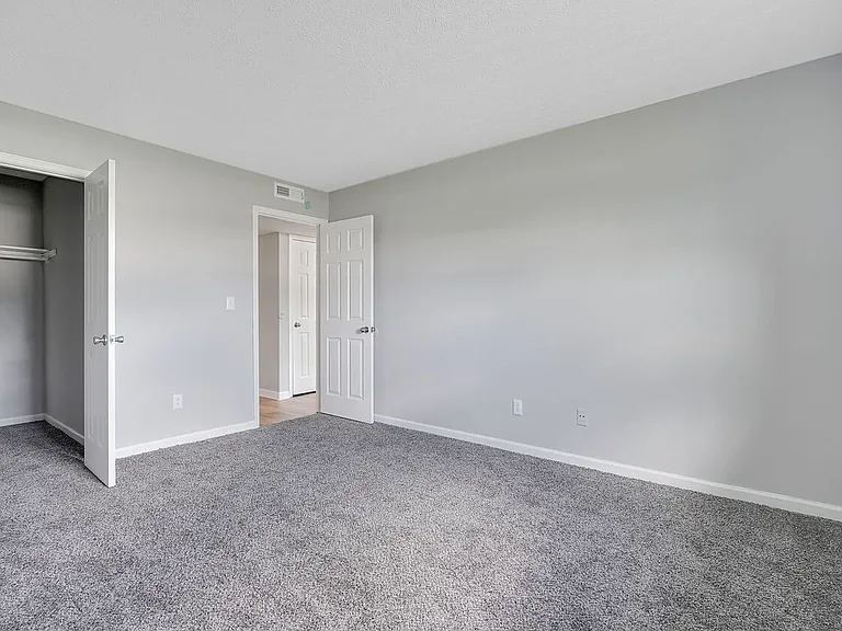 Springhurst East Apartments — Photo 20
