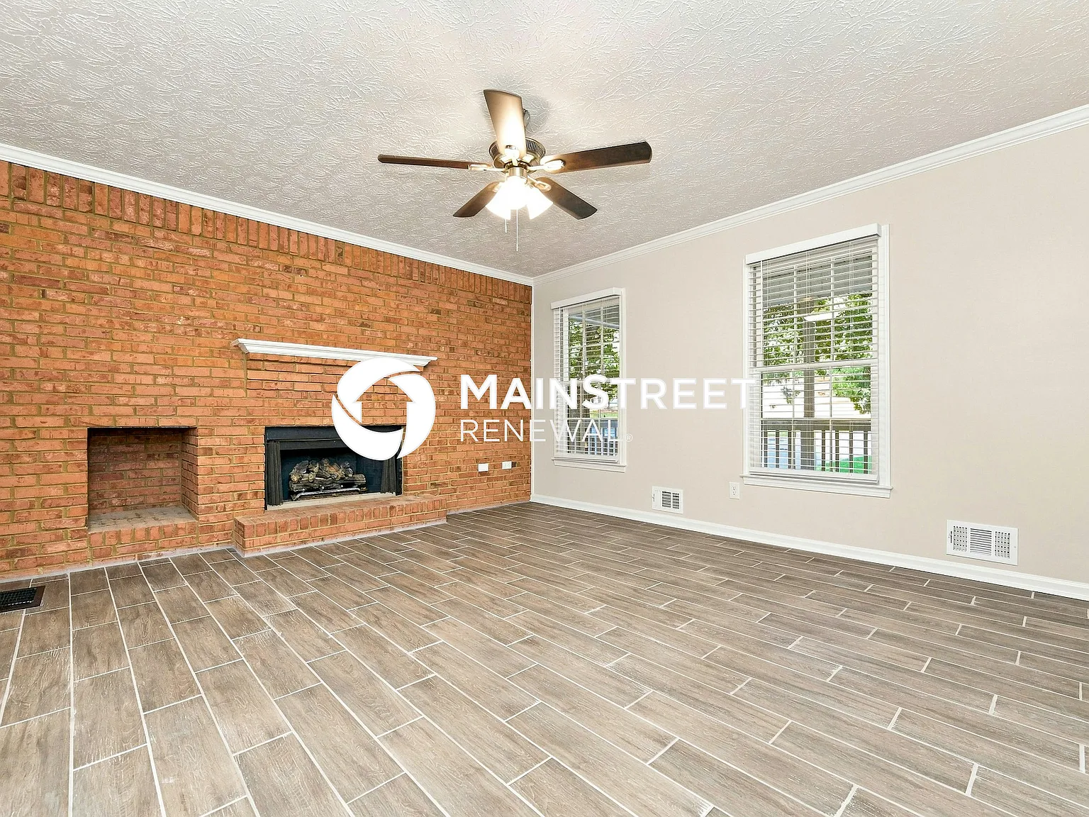 222 Se Bridgewood Dr — Photo 3