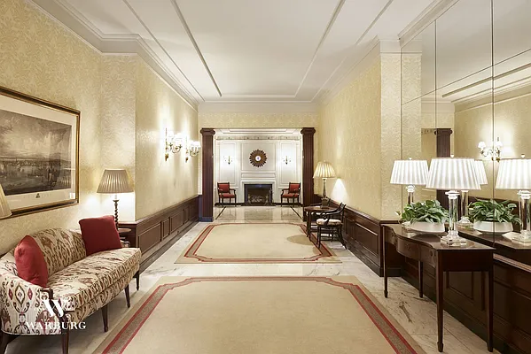 Sold by Warburg | media 8