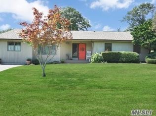 6 South Trl, Shoreham, NY 11786