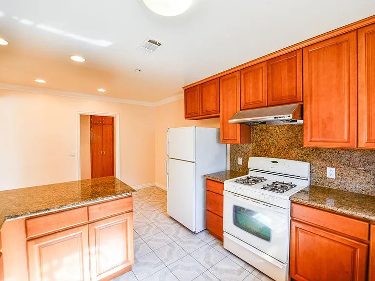 3230 Roberts Ave #1 — Photo 11