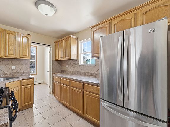 5th image of 921 Paterson Plank Rd