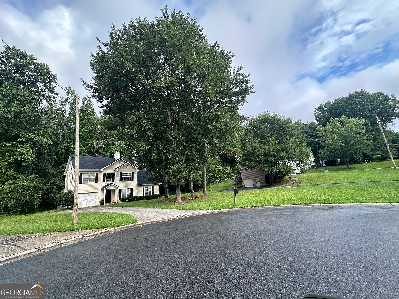 3 bed, 2.5 bath, 2002 sqft, $2,000 — Photo 2