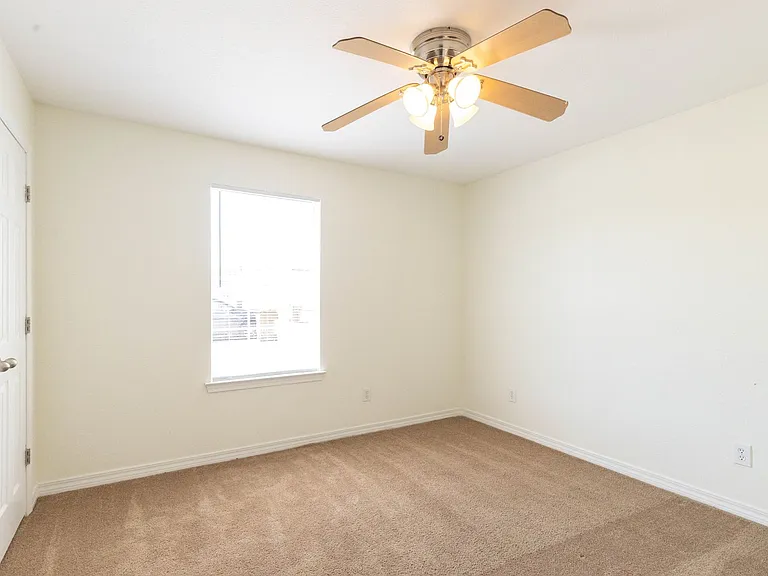 17239 Avondale Cir — Photo 12
