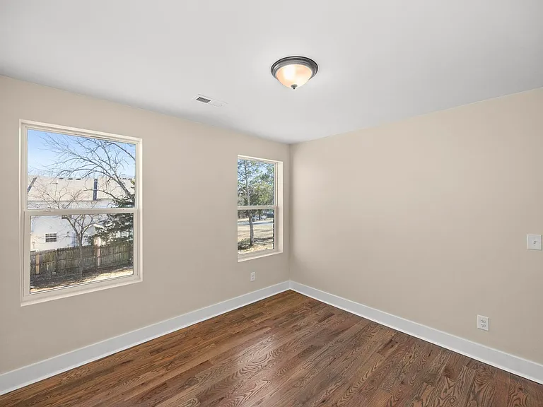 445 Sandhill Rd — Photo 14