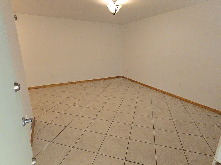 11610 N Bayshore Dr #1B — Photo 9