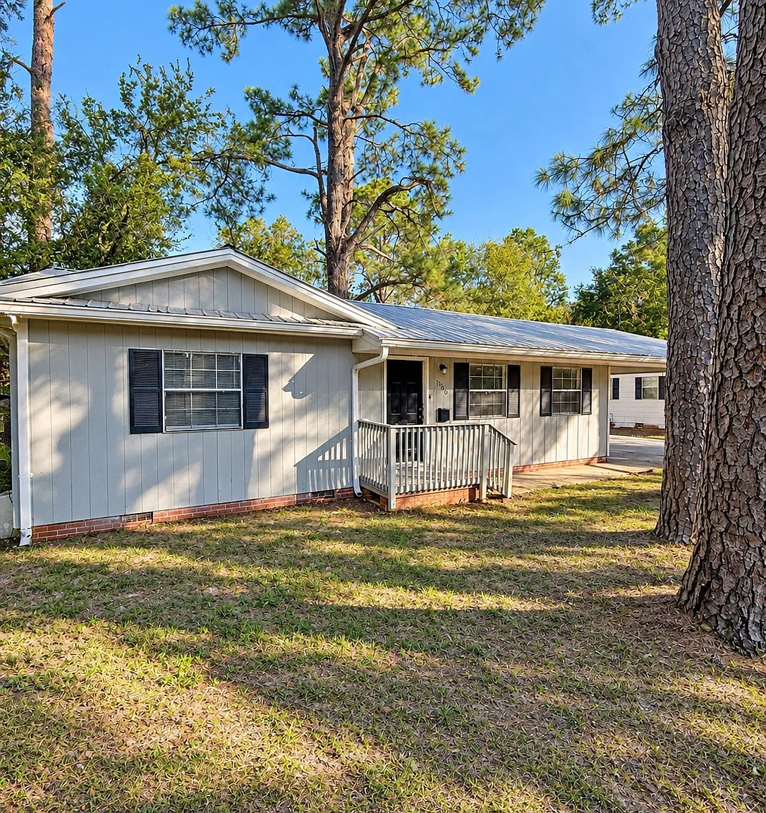 3 bed, 1.5 bath, 1330 sqft, $1,350 — Photo 1