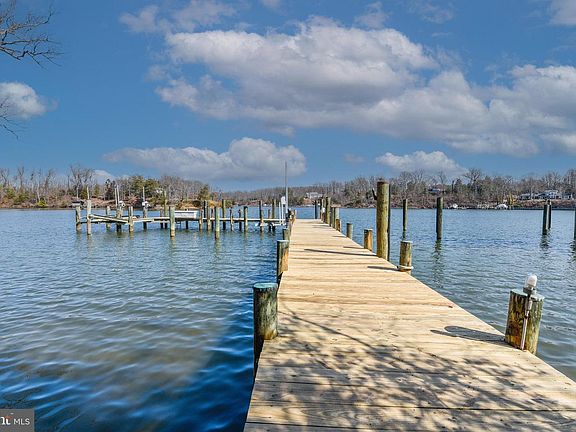 3rd image of 48 Poplar Point Rd